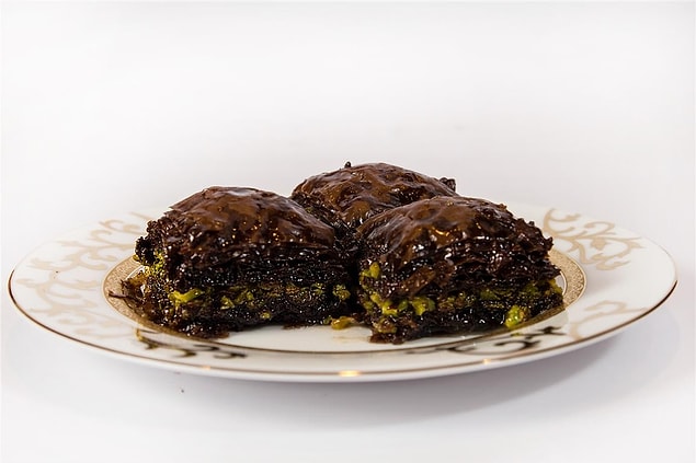 4. Baklavada çikolata da olsa tadından yenmez diyenlere: Çikolatalı Baklava.