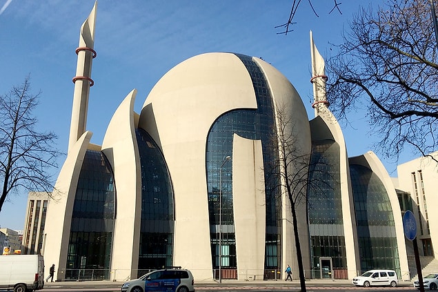 54. Köln Merkez Camii, Köln, Almanya.