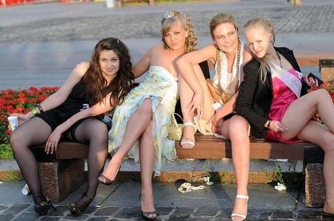 Rus Kızlarının Öğrenci Balosunu Abarttığını Gösteren 23 İlginç Elbise