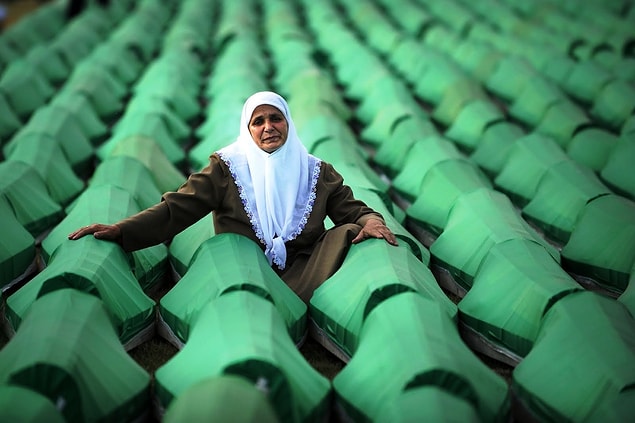 12. Katliamın 25'inci yıl dönümünde 9 kurban daha Potoçari Anıt Mezarlığı'nda toprağa verildi.