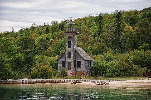 12. Grand Adası Feneri - Michigan, ABD