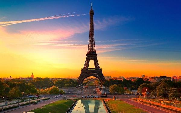 1. Eiffel Kulesi (La Tour Eiffel)