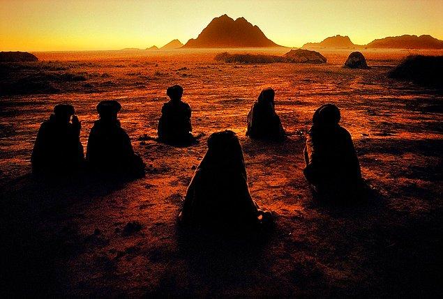 19. Göçebe yaşayan Kuchiler dua ederken, Afganistan