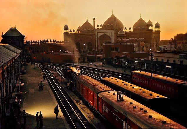 33. Agra tren istasyonu, Hindistan