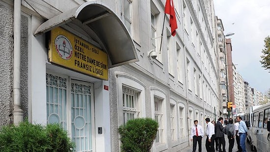 Notre Dame De Sion’da ‘Penis’ ve ‘Vajina’ Krizi