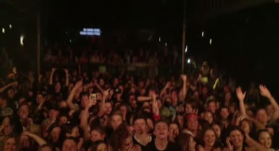 Gece Kulübünde Dans Eden Yüzlerce İnsanı En İyi Şekilde Troll'leyen Dj