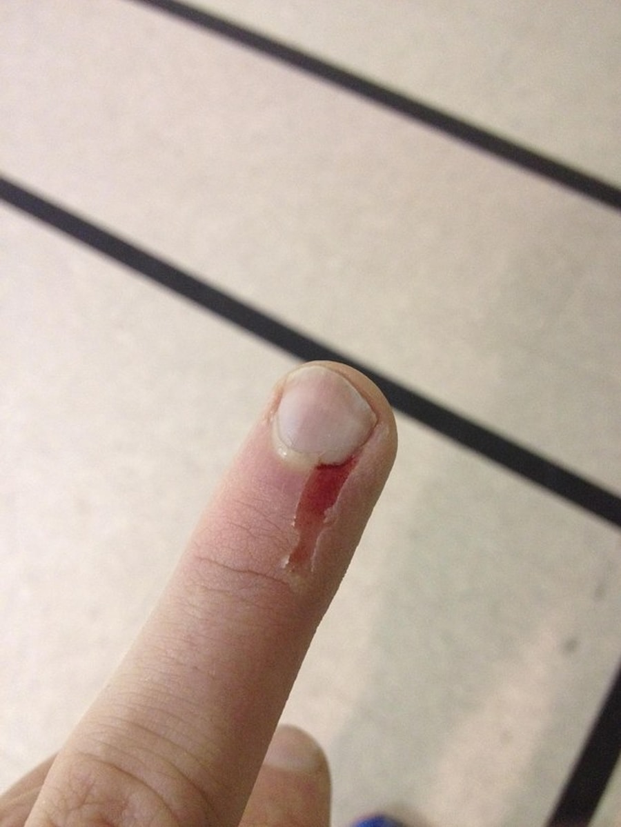 Отрывать л. Отрывать л. Отрывать л. Рваная бумага. Оторванный лист.