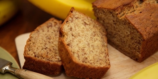 Evdeki Kararmış Muzları Değerlendirmenin Yolu! Sadece 9 Adımda Enfes Muzlu Kek Yapımı