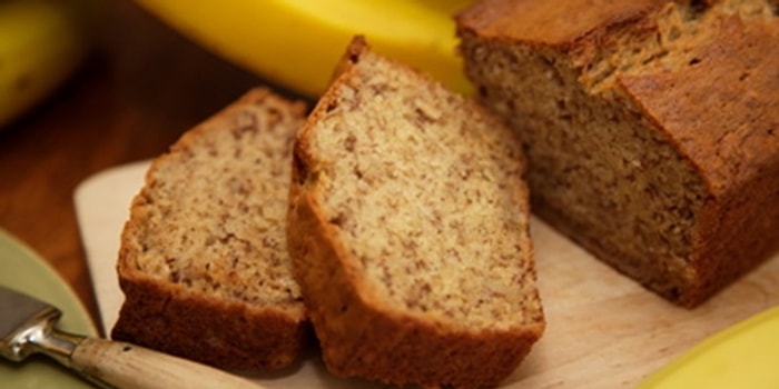 Evdeki Kararmış Muzları Değerlendirmenin Yolu! Sadece 9 Adımda Enfes Muzlu Kek Yapımı