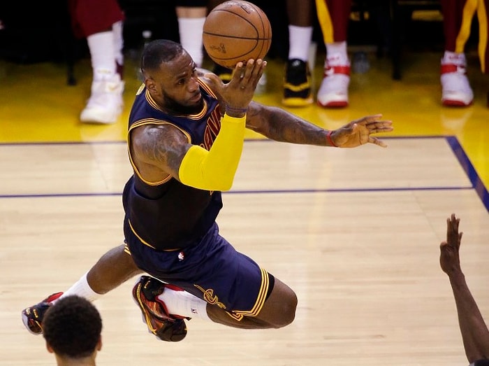 Lebron James Yeni Sözleşme İmzaladı