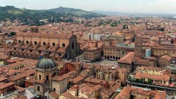 28. 1088: İtalya Bologna'da ilk modern üniversitenin açılması