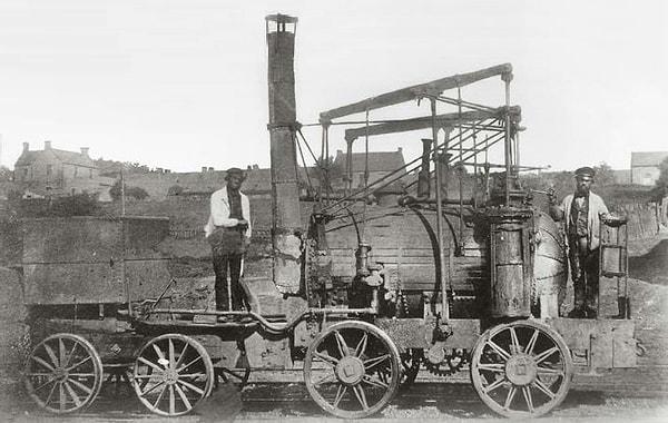 13. 1825: İlk buharlı lokomotif'in kullanımı