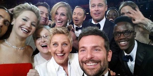 19. 2014’ün en çok ses getiren selfie’si, Amerikalı talk show’cu Ellen’in Oscar gecesinde çektiği selfie oldu.