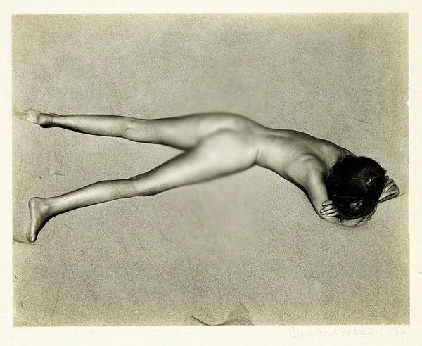 18. Kumda Çıplak - Edward Weston (1936)