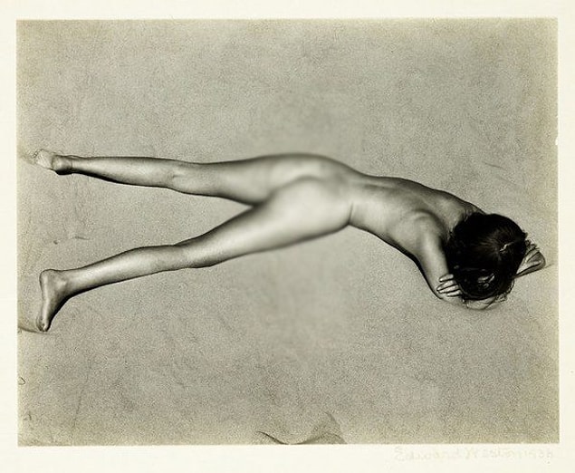 18. Kumda Çıplak - Edward Weston (1936)