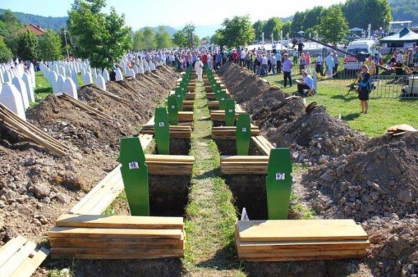 Dünya medyası Srebrenitsa’da
