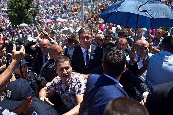 Sırbistan Srebrenitsa'daki Protesto Nedeniyle Bosna Hersek'ten Özür Talep Etti