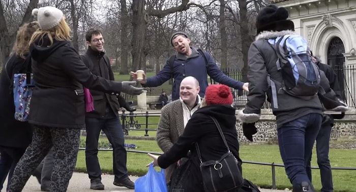 Sizce Londralılar Ne Kadar Yardımsever? | Sosyal Deney İçerir