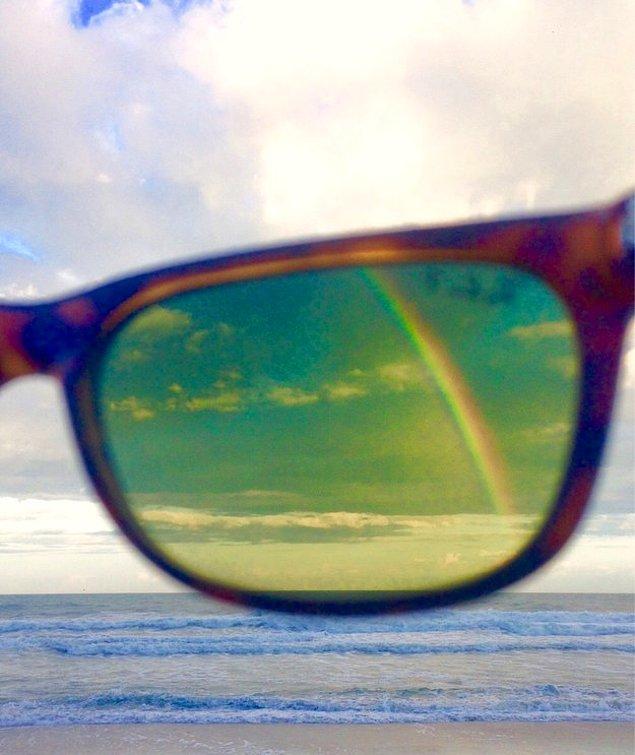 6. Gözlükteki polarizasyon filtresi sayesinde görülebilen bir gökkuşağı