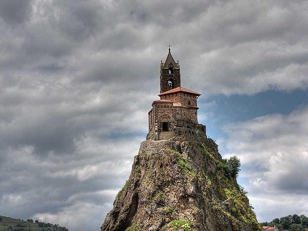 26. Sizi Saint-Michel D’aiguille Tapınağı'na ulaştıracak 268 basamağı çıkacak gücünüz var mı?