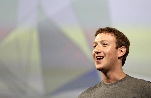 BONUS: ABD - Marc Zuckerberg yurt odasında otururken Facebook'u kurdu. Ünlü milyarder şu anda 31 yaşında.
