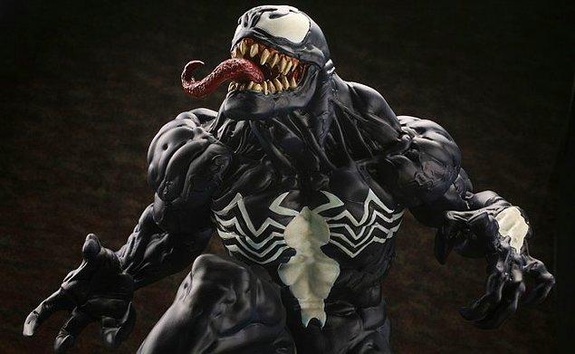 6. Venom aslında ilk olarak dişi olarak düşünülmüş ama ''kimse bir kadından çekinmez'' fikri ortaya atılınca erkek olmasına karar verilmiştir.