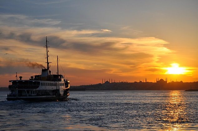 1. Bayram sabahı erkenden uyanıp, o günün diğer bütün günlerden farklı olduğunu bilmek.