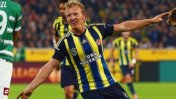2012'de de yolu Fenerbahçe'yle kesişti. Transfer olduğunda 32 yaşında olmasına rağmen 3 sezon sarı lacivertli formayı giydi ve taraftarın gönlünde taht kurmayı başardı.