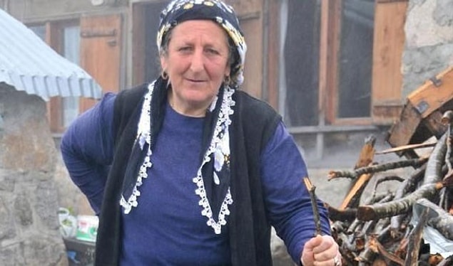 2. Asıl adı Rabiye Özcan olan Havva Ana, 1958 doğumlu.