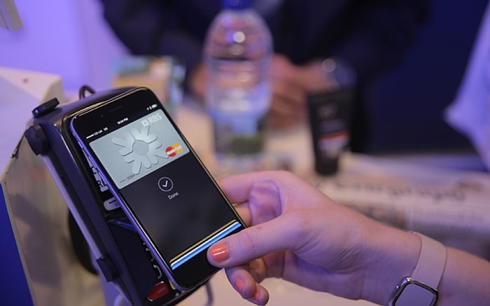 Apple Pay, İngiltere'de Kullanılmaya Başladı