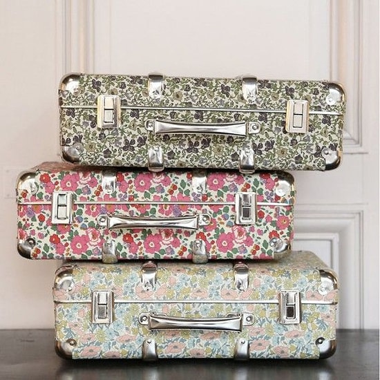 TATİL VALİZİNE KOYULACAK 10 TEMEL PARÇA