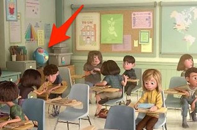 4. Riley’nin sınıfındaki Dünya küresi Oyuncak Hikayesi'nde kullanılan küre ile aynı.