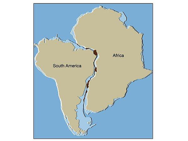150 milyon yıl sonra – Amerika ve Afrika beraber yakınlaşacaklar ve Atlantik okyanusu çekilecek.