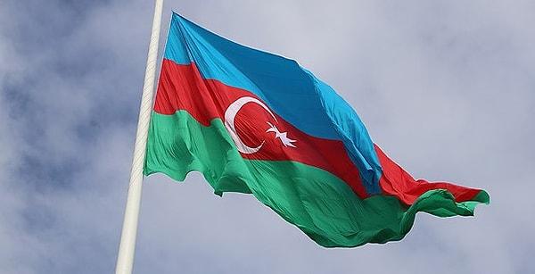 2. 1918 yılında bağımsızlığını ilan eden Azerbaycan Halk Cumhuriyeti, Doğu’da ilk demokratik cumhuriyet oldu. 1991’de Sovyet Sosyalist Cumhuriyetler Birliği’nin (SSCB) dağılması ile yeniden bağımsızlığını kazandı