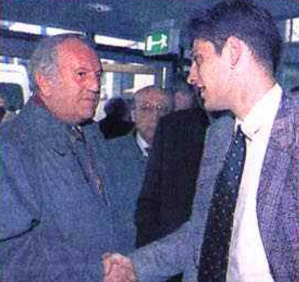 4. 1995 | Ali Şen, Karlsruherli Slaven Bilic ile transfer görüşmesi yapıyor.