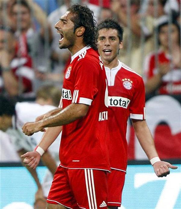 17. 2009 | Hamit Altıntop, Jose Ernesto Sosa (Bayern Münih)