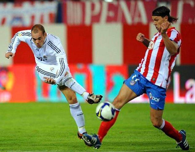 25. 2008 | Wesley Sneijder, Tomas Ujfalusi (Real Madrid - Atletico Madrid)