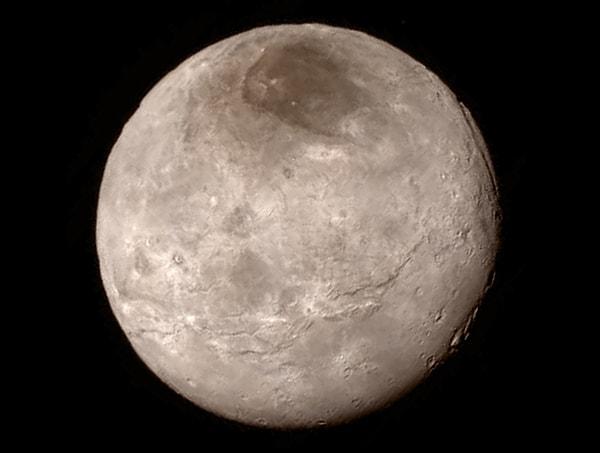 Plüton'un en büyük uydusu Charon