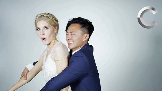 Bir Kabine Girerek Çılgınca Eğlenen İnsanların Ağır Çekim Görüntüleri