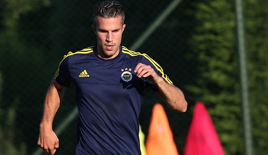 Robin van Persie Takımla İlk Antrenmanına Çıktı