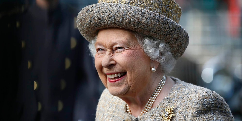 Kraliçe Elizabeth'in 'Nazi Selamı' Verdiği Görüntüler Ortaya Çıktı