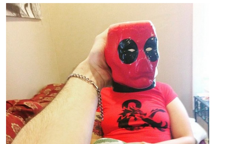 'Surata Kupa Uzatma' Tekniği ile Çekilen, İnsanların Çizgi Film Karakterlerine Dönüştüğü 21 Fotoğraf