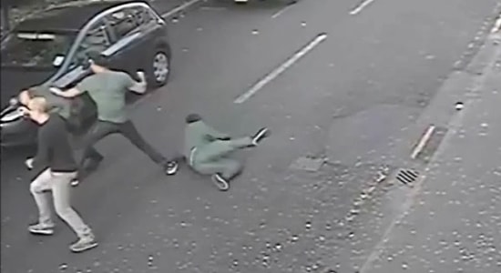 Uzaya Yumruk Sallayan Usta Dövüşçü