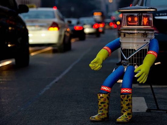 Ya Türkiye'de Olsaydı... Otostopla Dünyayı Gezen Robot Hitchbot