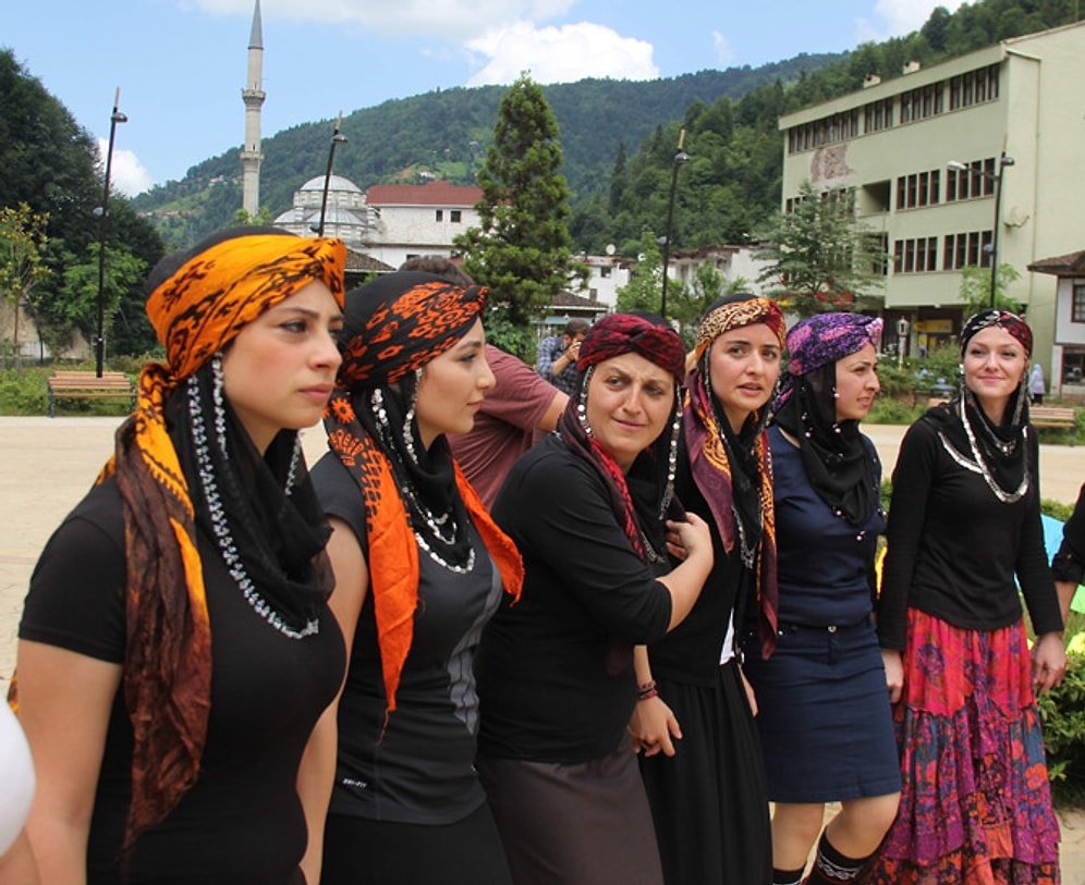 Rizeli Kadınlara "Mini Etekle Eylem" Diyerek Saldıran Yerel Basına, Cevabı Yine Kadınlar Verdi!