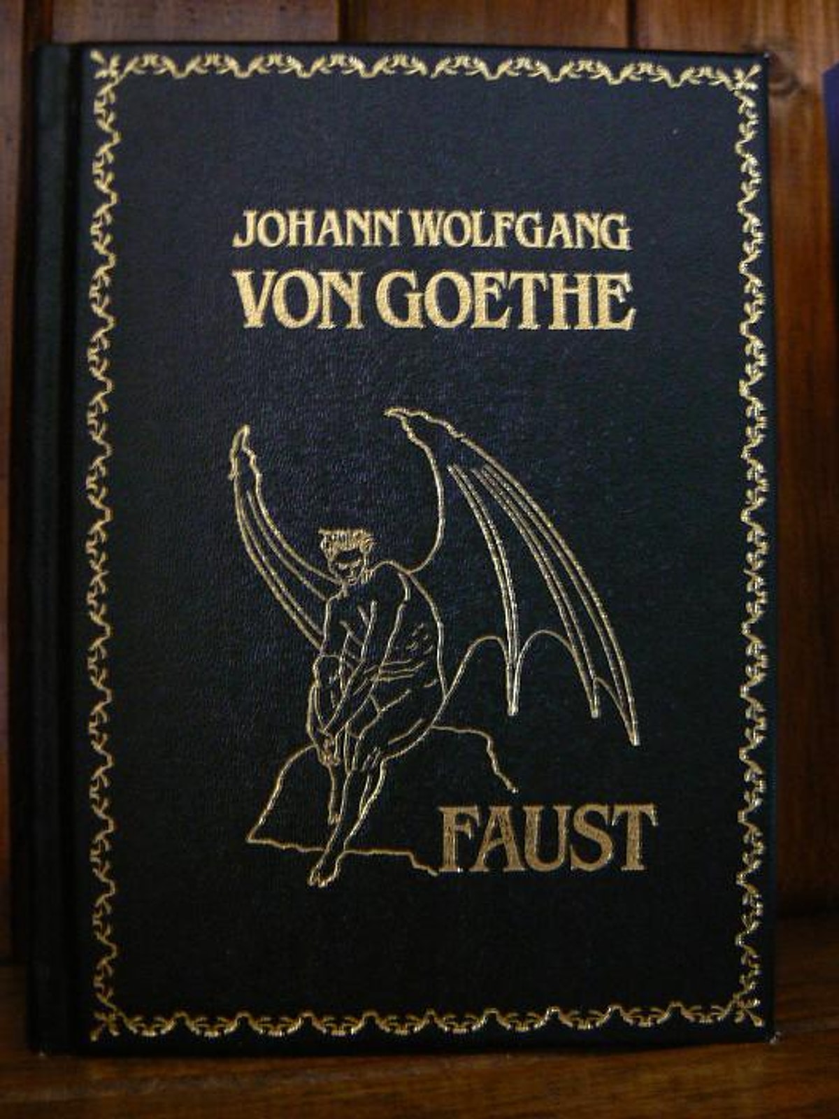 Фауст иоганн вольфганг. Фауст Гете обложка книги. Johann Wolfgang von Goethe Faust. И.В. гёте "Фауст".