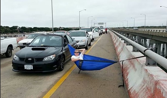 Trafikte Sıkılınca Çenesi Düşen, Konuşacak Kimseyi Bulamayınca Ortaya Yazan 21 Kişi