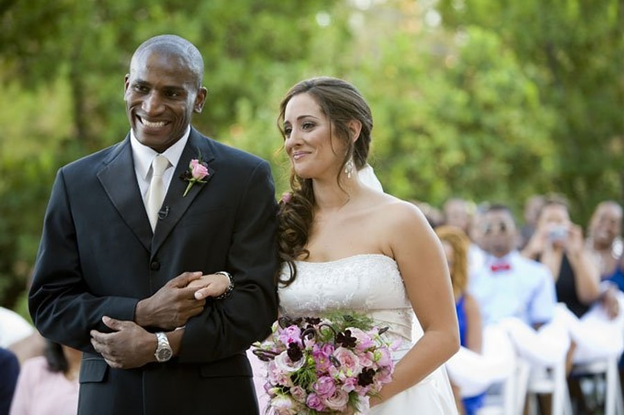 Черный брак. Black man and White woman mariage свадьба. Свадьба Black guy and White girl. Брак черная. Marry Black.