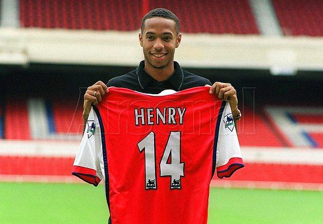 1. Arsenal yeni transferi Thierry Henry'yi tanıtıyor, 1999.