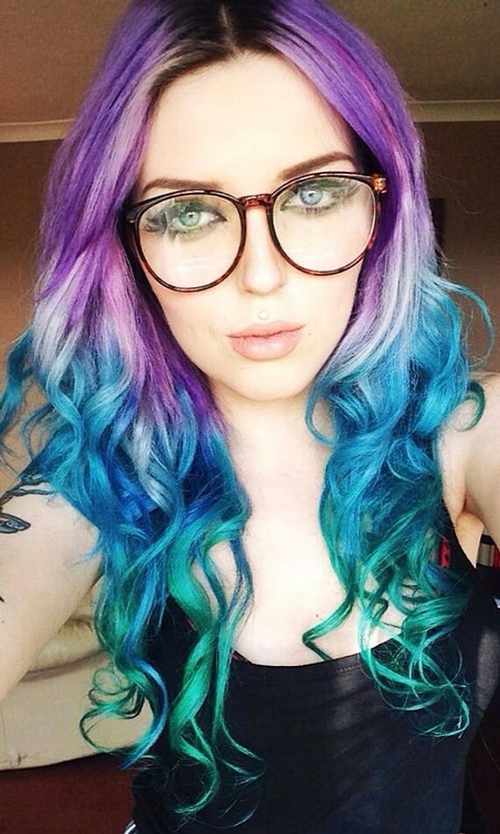 Gözlük Kullanan Kadınların Çok İşine Yarayacak Makyaj Tüyoları